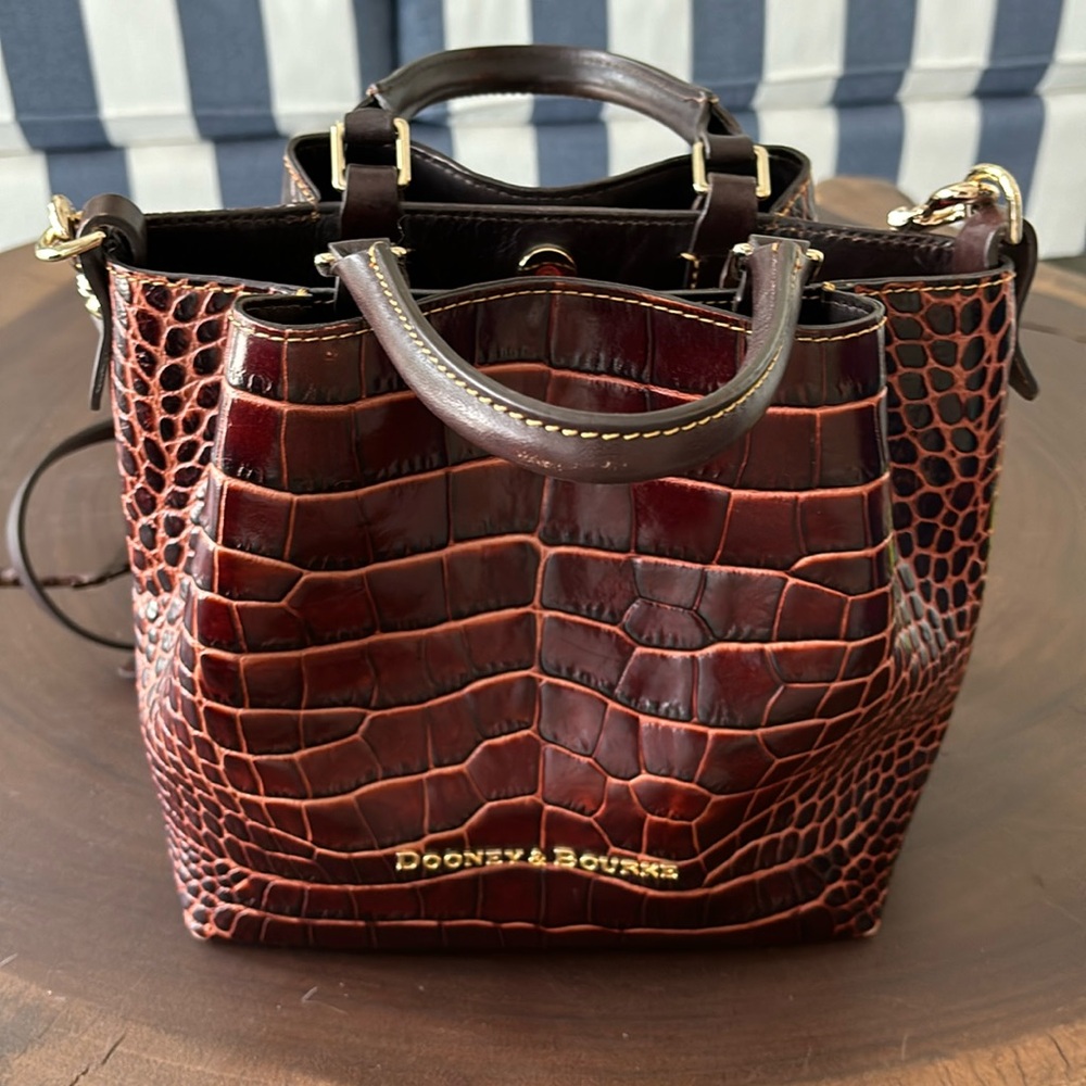 Medium Dooney bucket bag in nearly perfect condition.